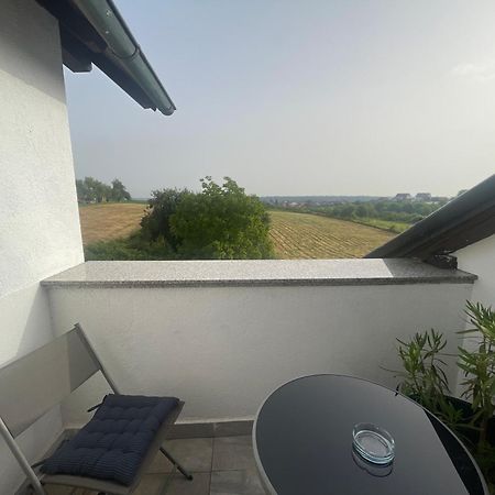 Vila Milka - Balkon - Besplatan Parking - Samostalna Prijava Karlovac Exterior photo